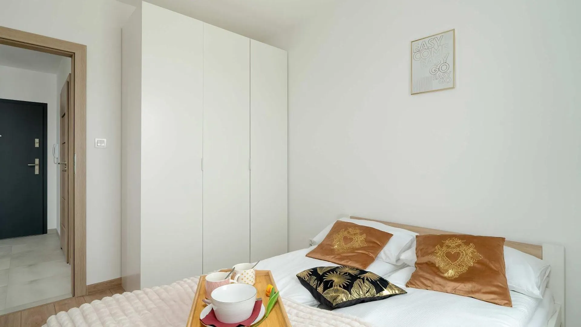 Jasny Apartament Blisko Lotniska Lawica W Poznaniu By Noclegi Renters アパート ポズナン