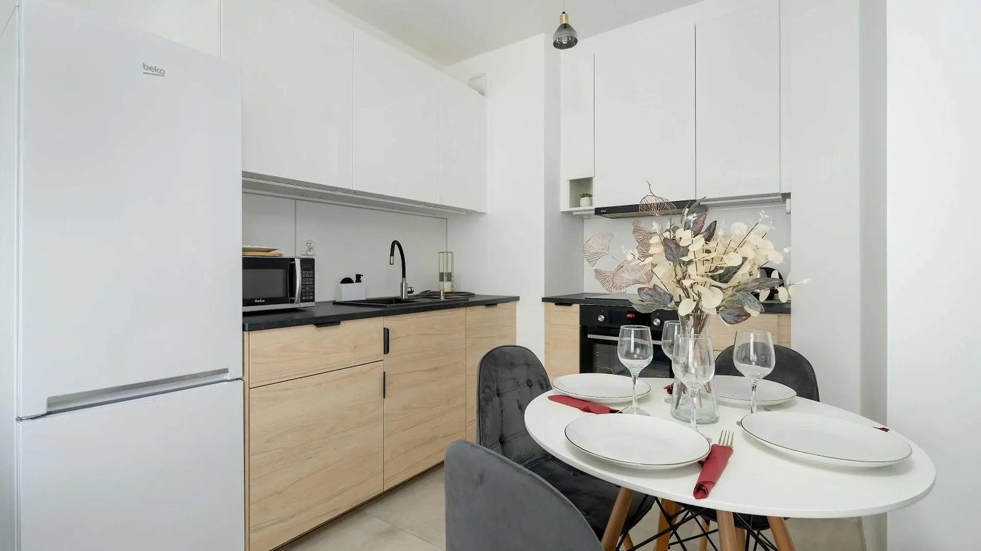 Jasny Apartament Blisko Lotniska Lawica W Poznaniu By Noclegi Renters