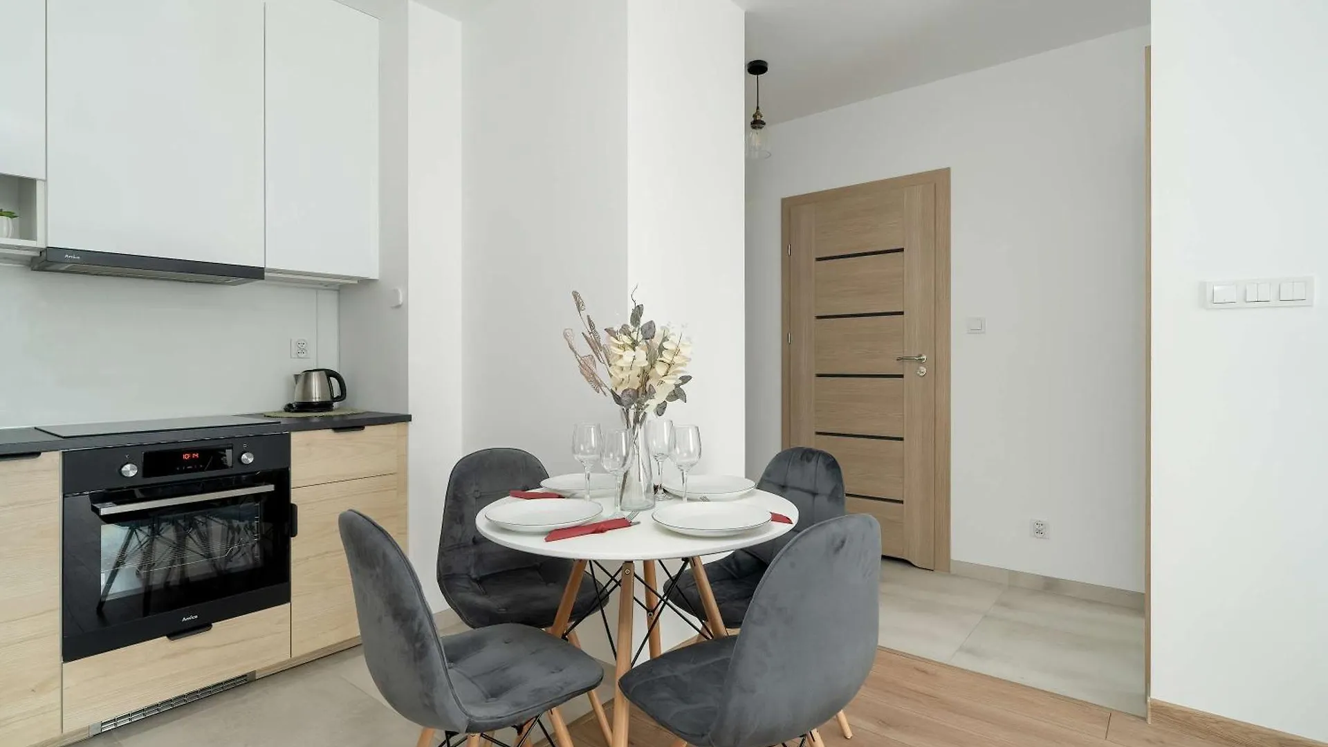 Apartment Jasny Apartament Blisko Lotniska Lawica W Poznaniu By Noclegi Renters