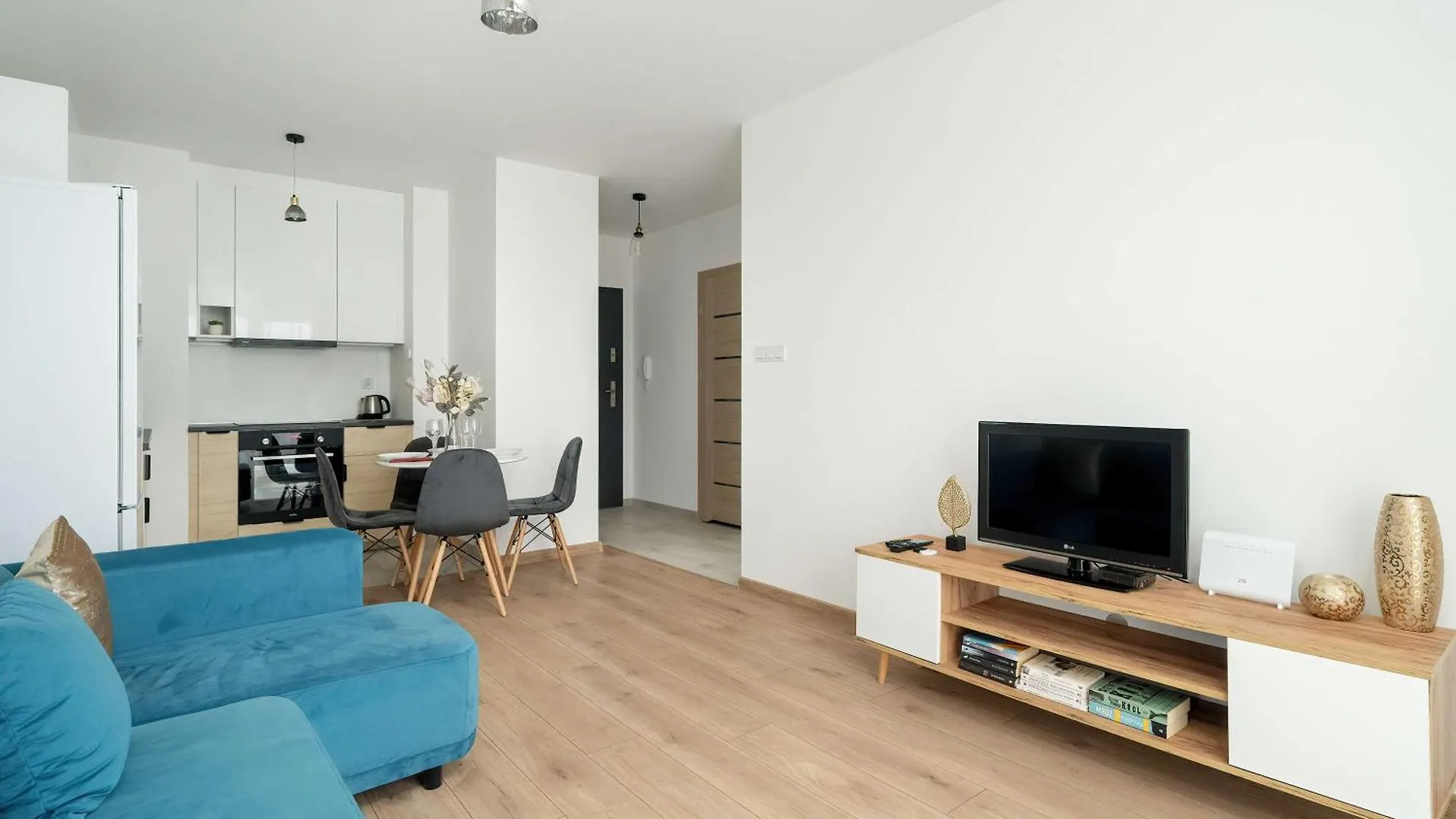 Apartment Jasny Apartament Blisko Lotniska Lawica W Poznaniu By Noclegi Renters